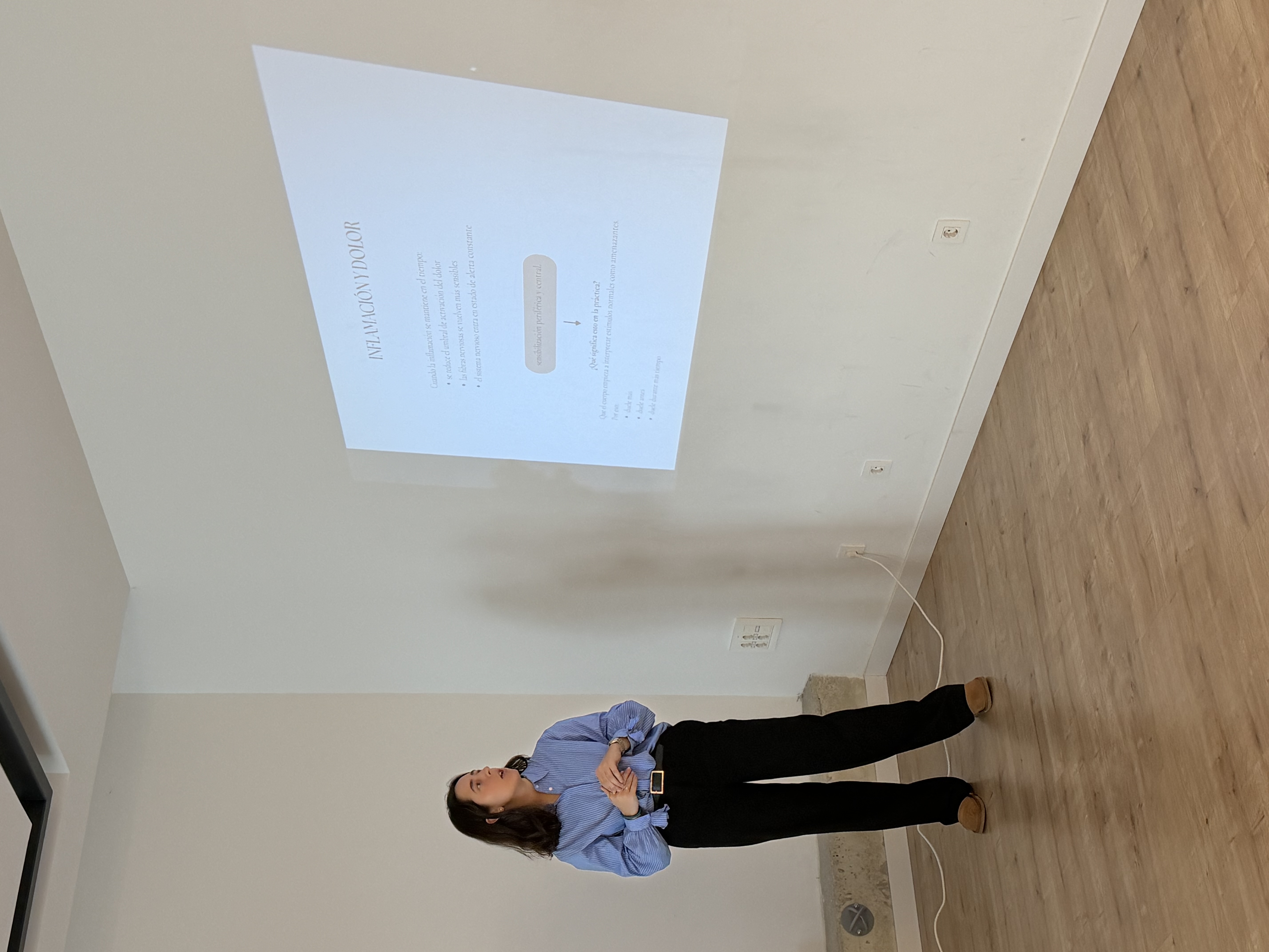 Andrea hitzaldia ematen